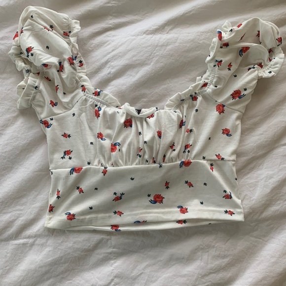 Floral ruffled cap sleeve crop top - Picture 2 of 2